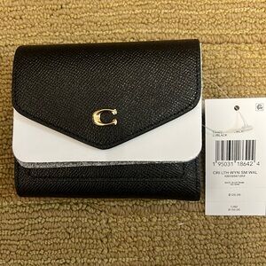Brand new coach small wyn wallet